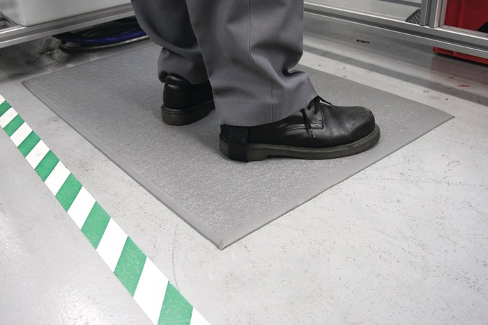 Arbeitsplatzbodenbelag Fertigmatte L1500xB900xS9mm grau PVC glatt COBA